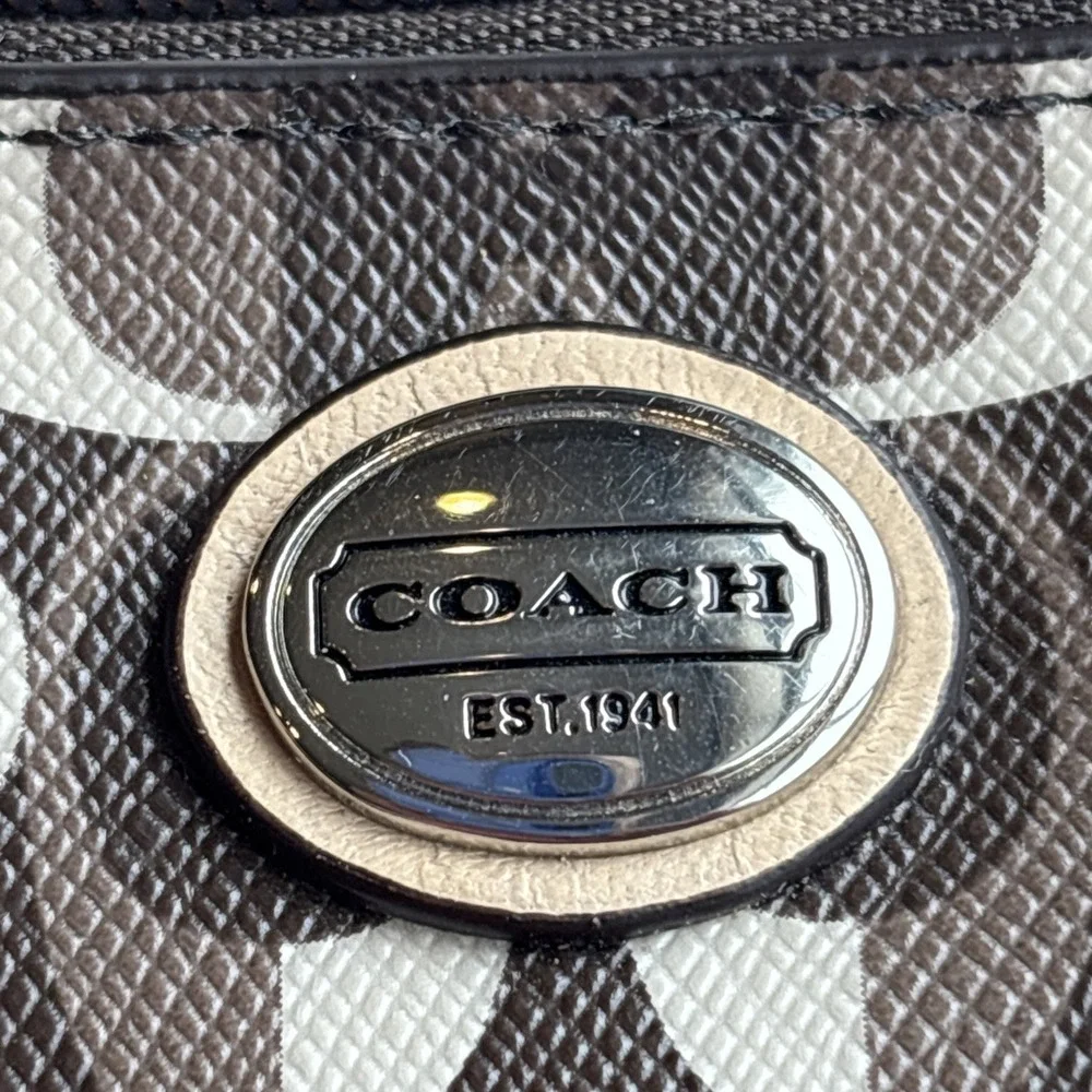 COACH PEYTON SIGNATURE DREAM C Y2K 90s BROWN/CREAM WRISTLET APPROX. 4 1/2 X 6‎